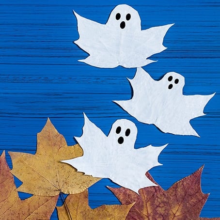 Making ghosts from maple leaves to Halloween. Step 5