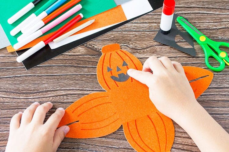 Create a gift box of Halloween pumpkin