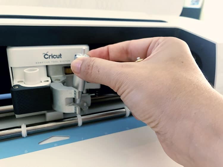 How to use the scoring wheel in the Cricut Maker