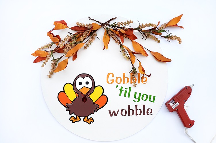 Step by Step Tutorial Thanksgiving Round Wood Sign