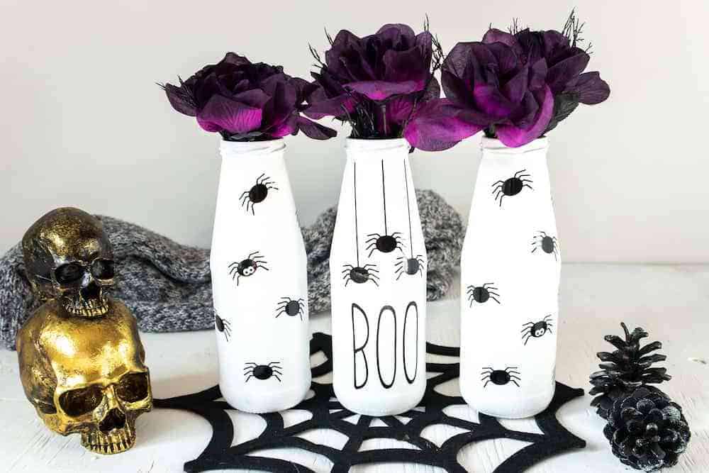 creepy Halloween Spider Vases using Cricut vinyl