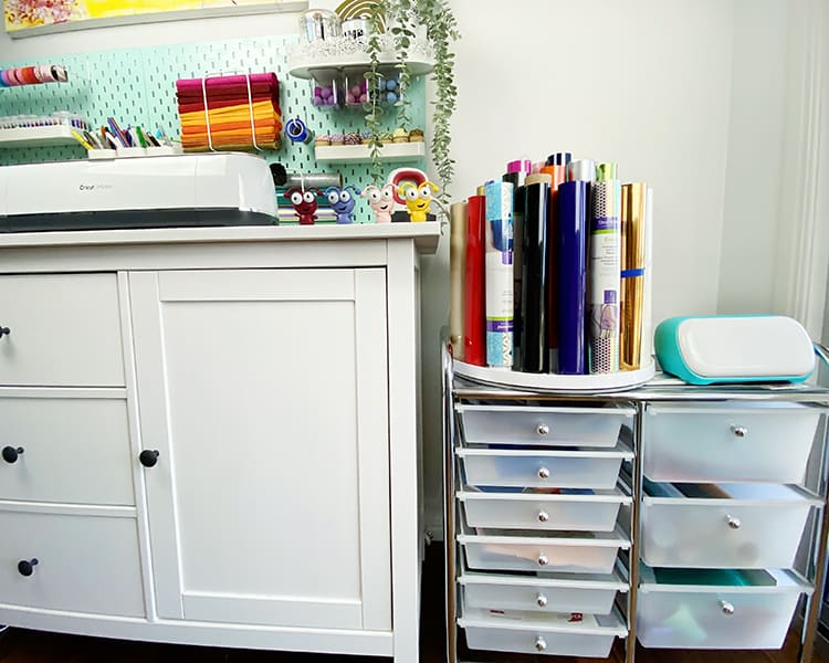 10 Craft Room Organization Ideas [Move from Messy to Neat & Tide]