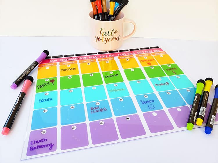 Cricut-Teacher-Gift-Idea-Monthly-Plexiglass-Calendar