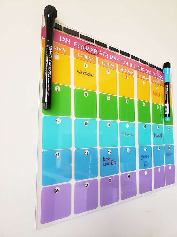 Plexiglass-Calendar-with-Magnetic-Markers