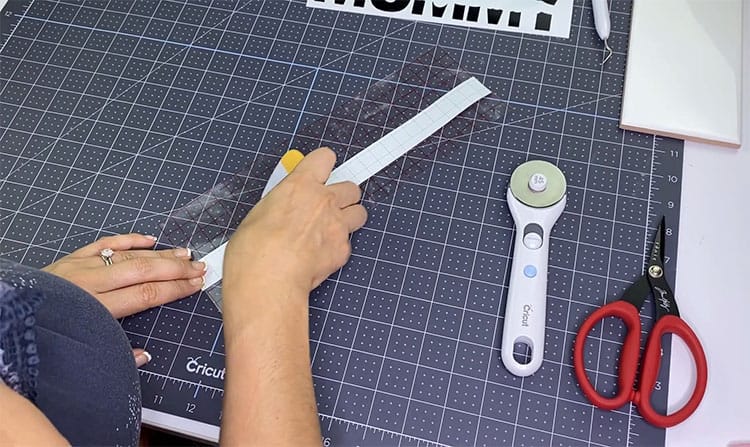 Using scraper to stick vinyl to transfer tape