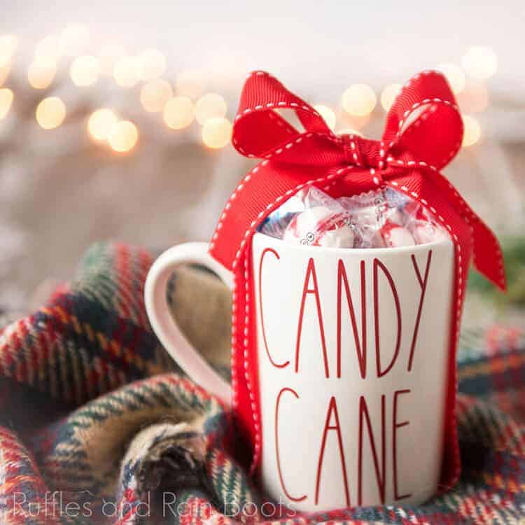 Cricut holiday gift idea creating a candy cane logo mug