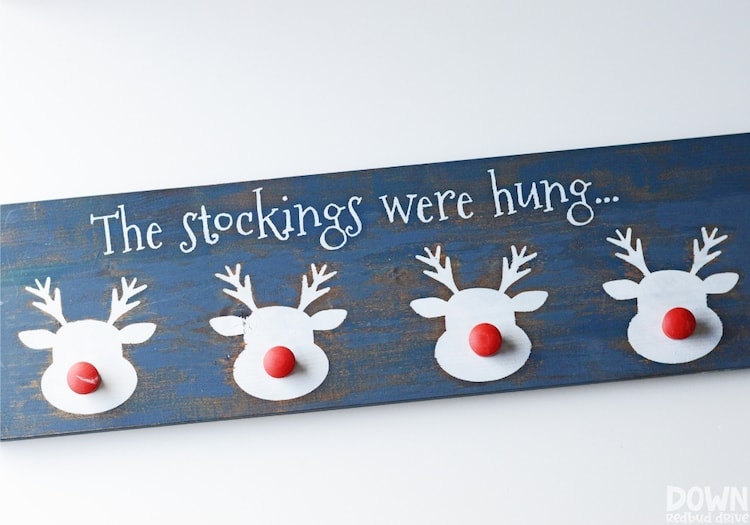 Reindeer-Stocking-Holder-DIY-Wide