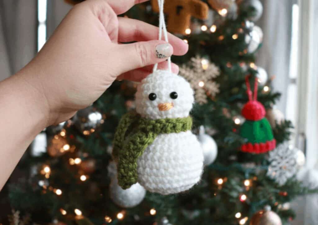 Crochet Snowman Ornament by Marias Blue Crayon