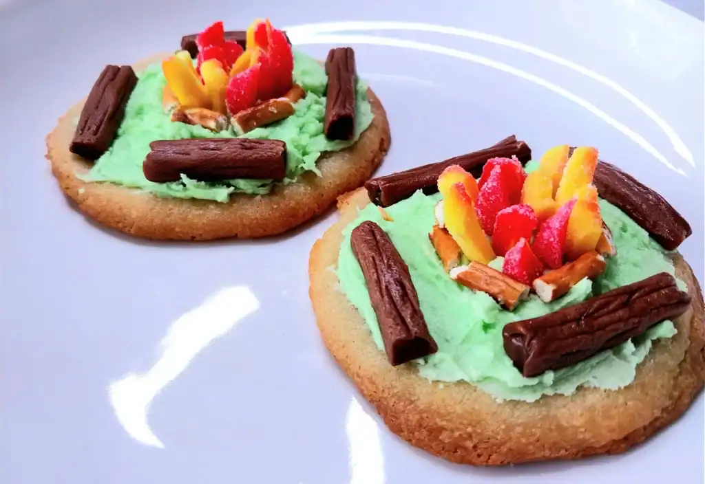 Edible Campfire Cookies by kidsactivitiesblog