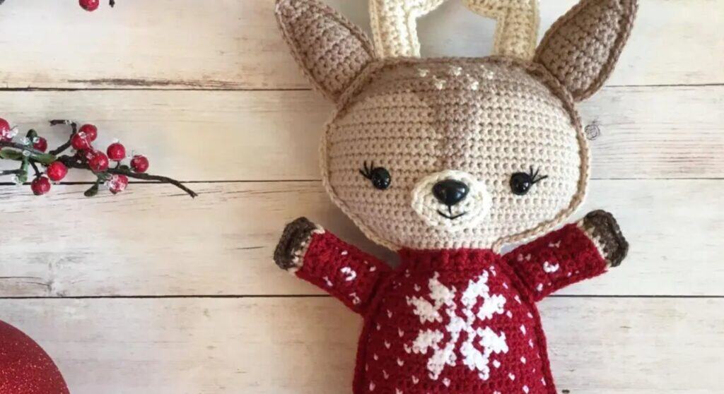 Holiday Deer Free Crochet by Spin A Yarn Crochet