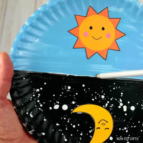 Paper Plate Camping Craft by nontoygifts
