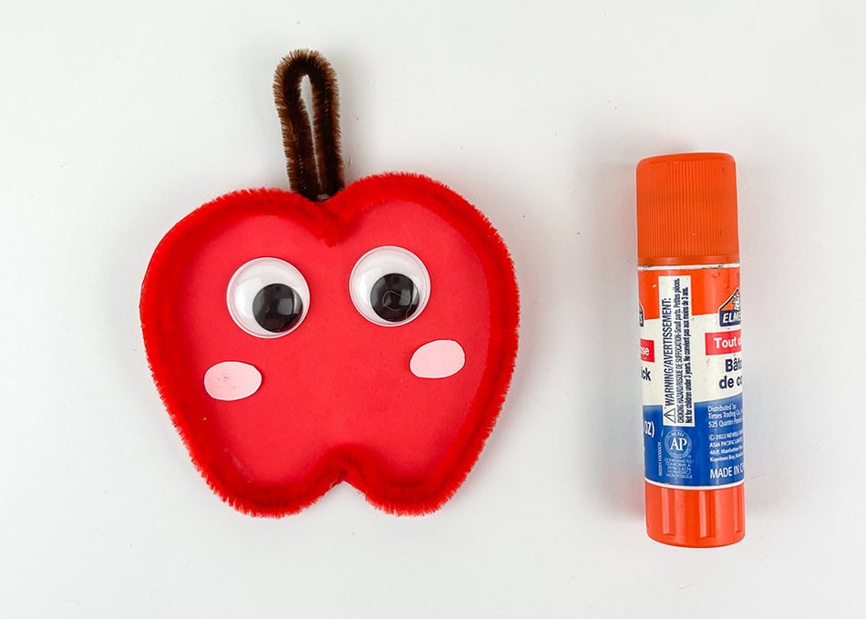 Pipe Cleaner Apple Craft with Worm for Kids Step 4