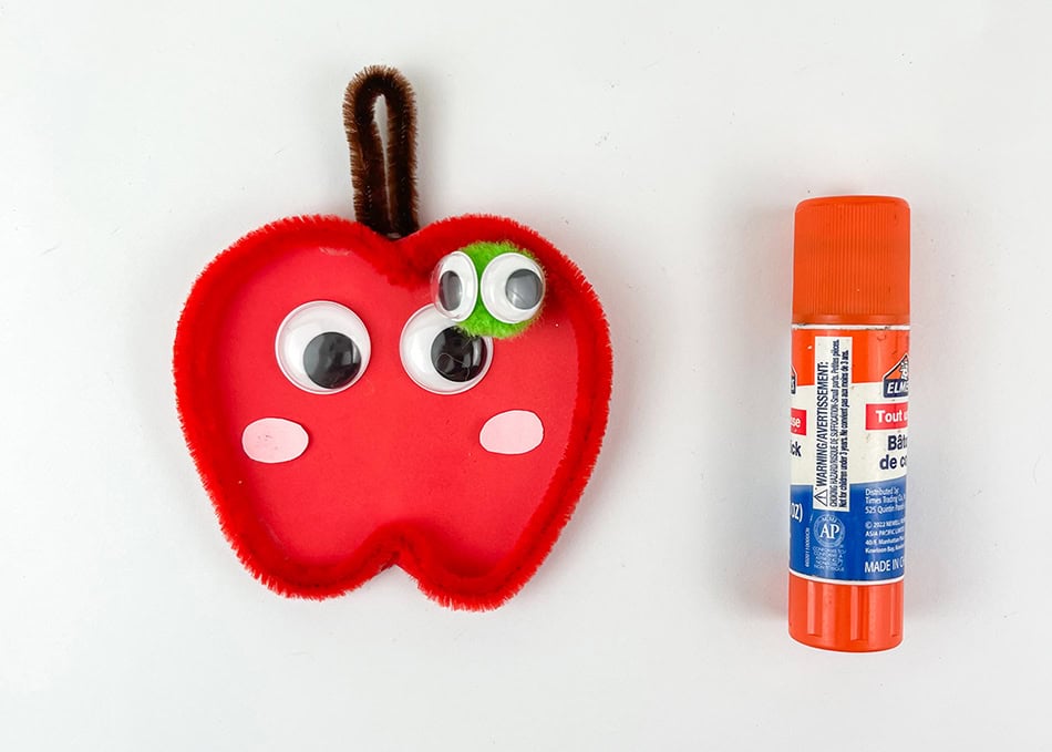 Pipe Cleaner Apple Craft with Worm for Kids Step 6