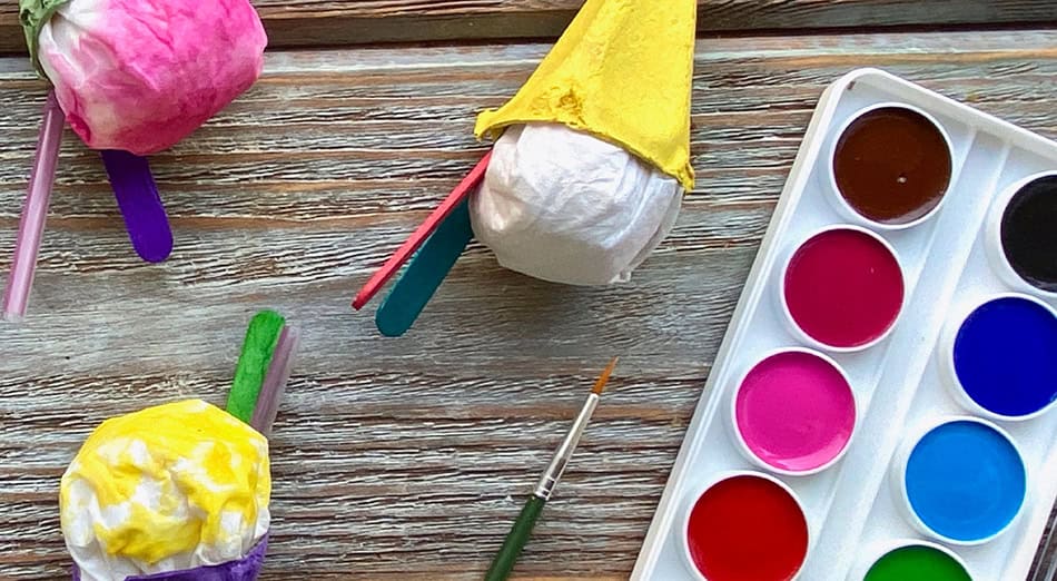 Watercolor paint to create the ice cream scoops