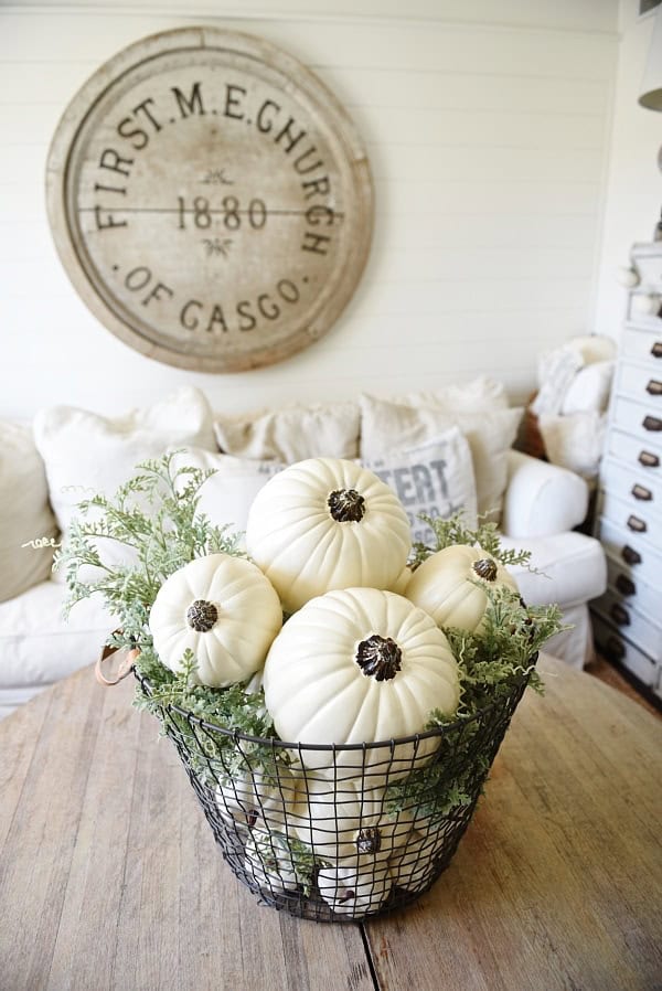 Basket O’ Pumpkins Centerpiece by Liz Marie Blog
