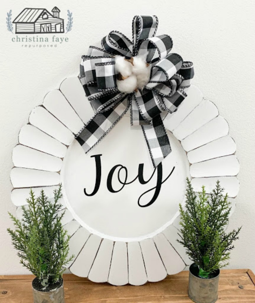 Cricut Charger Plate Christmas Craft by Salvage Sister and Mister