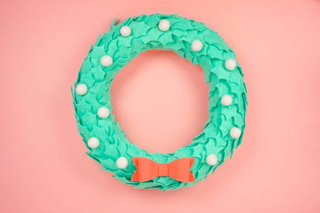 DIY Felt Wreath Christmas by Hey Lets Make Stuff