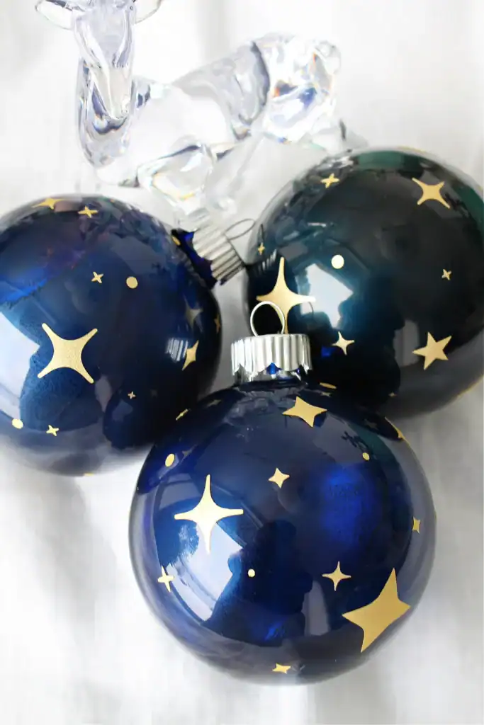 DIY Starry Night Ornament with Cricut by Dans Le Lake House