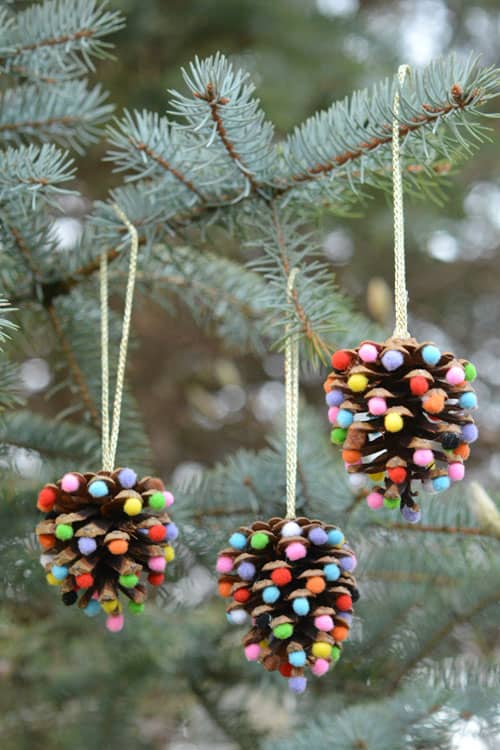 Homemade Christmas Decorations with Pinecones by One Little Project (Oak Furniture Land)
