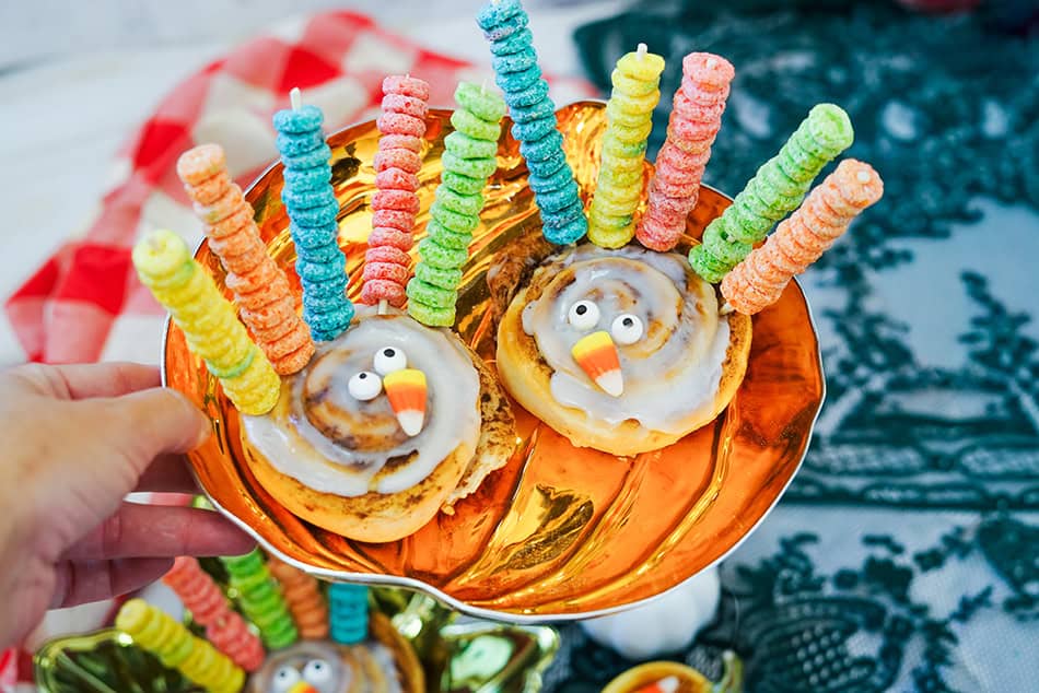 Thanksgiving Turkey Cinnamon Rolls Recipe for kids