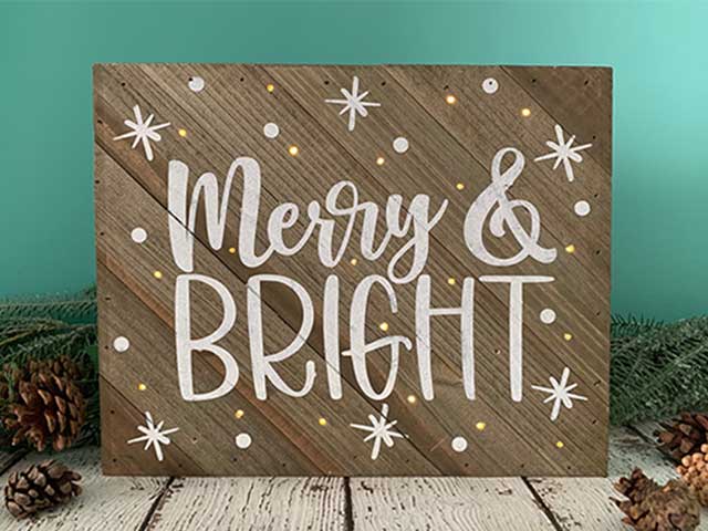 DIY Lighted Christmas Pallet Sign by burton avnue