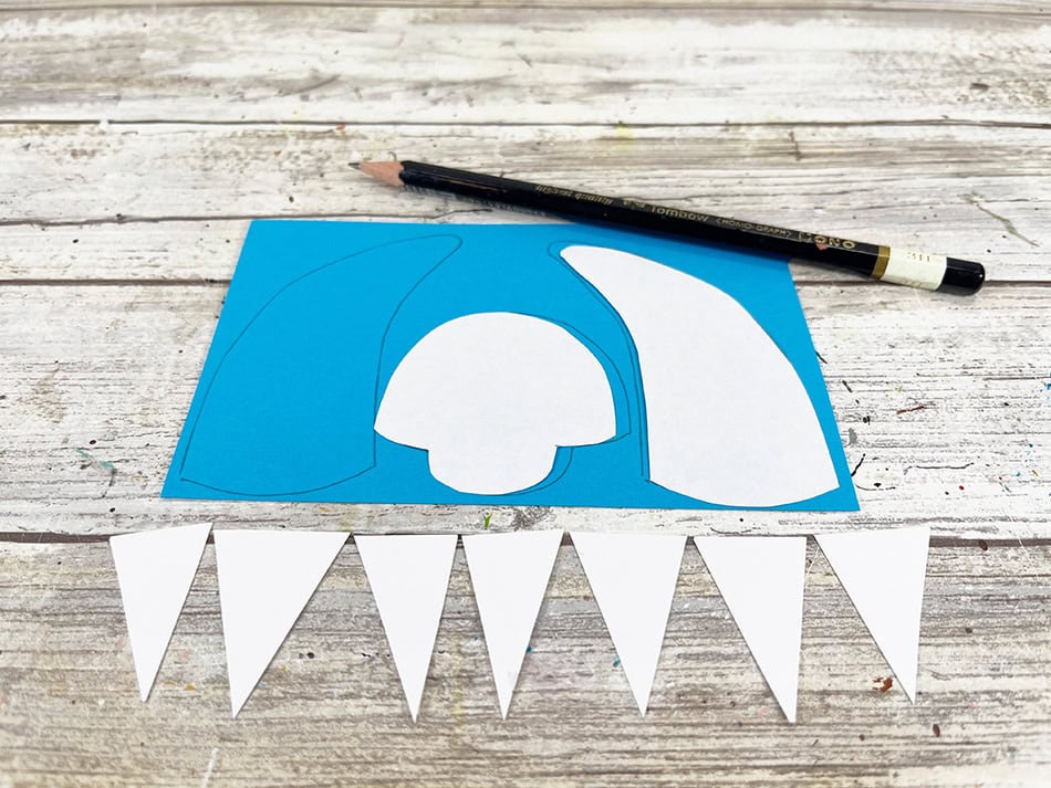 Dollar Store Paper Plate Yeti Step 2