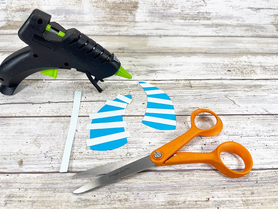 Dollar Store Paper Plate Yeti Step 4