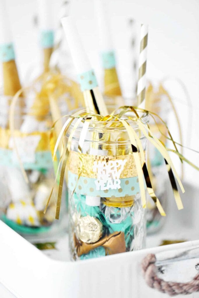 New Year's Eve Mason Jar Decor by the Gunny Sack