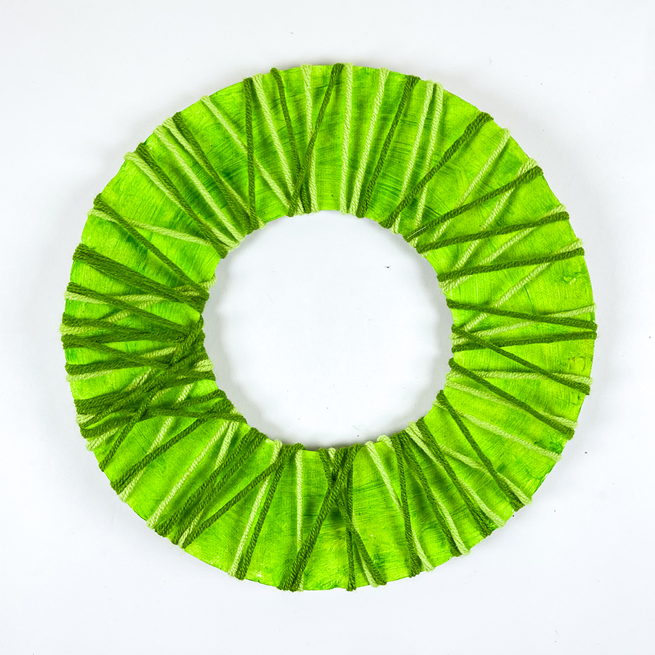 Paper Plate Wreath Step 3