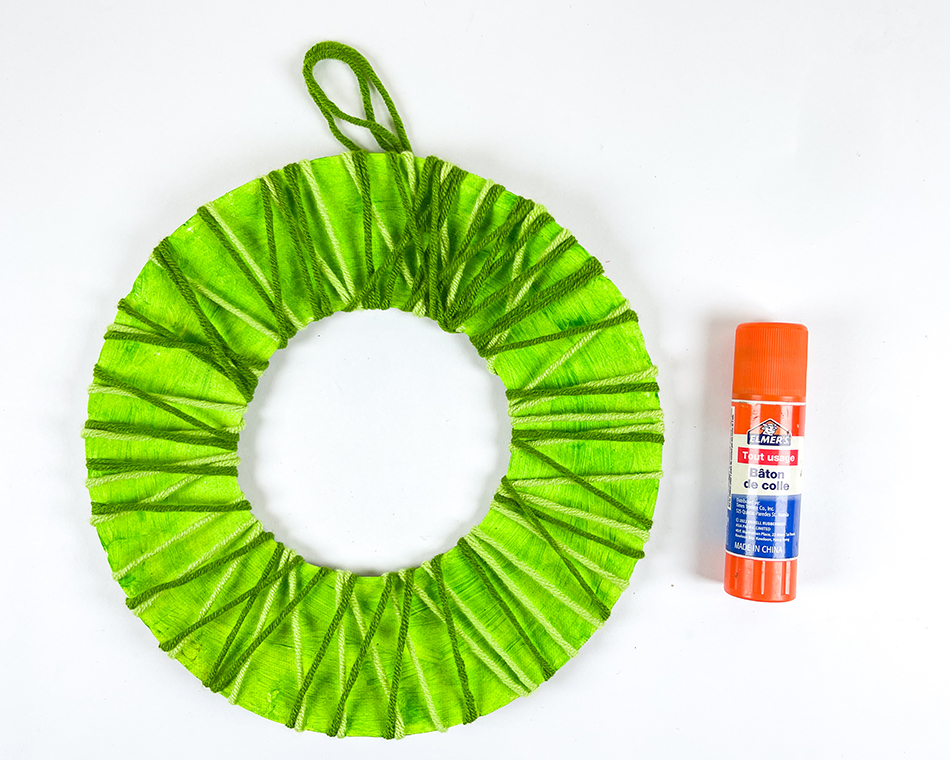 Paper Plate Wreath Step 5