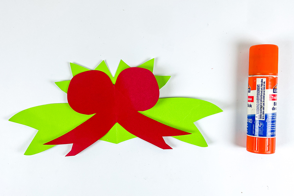 Paper Plate Wreath Step 6