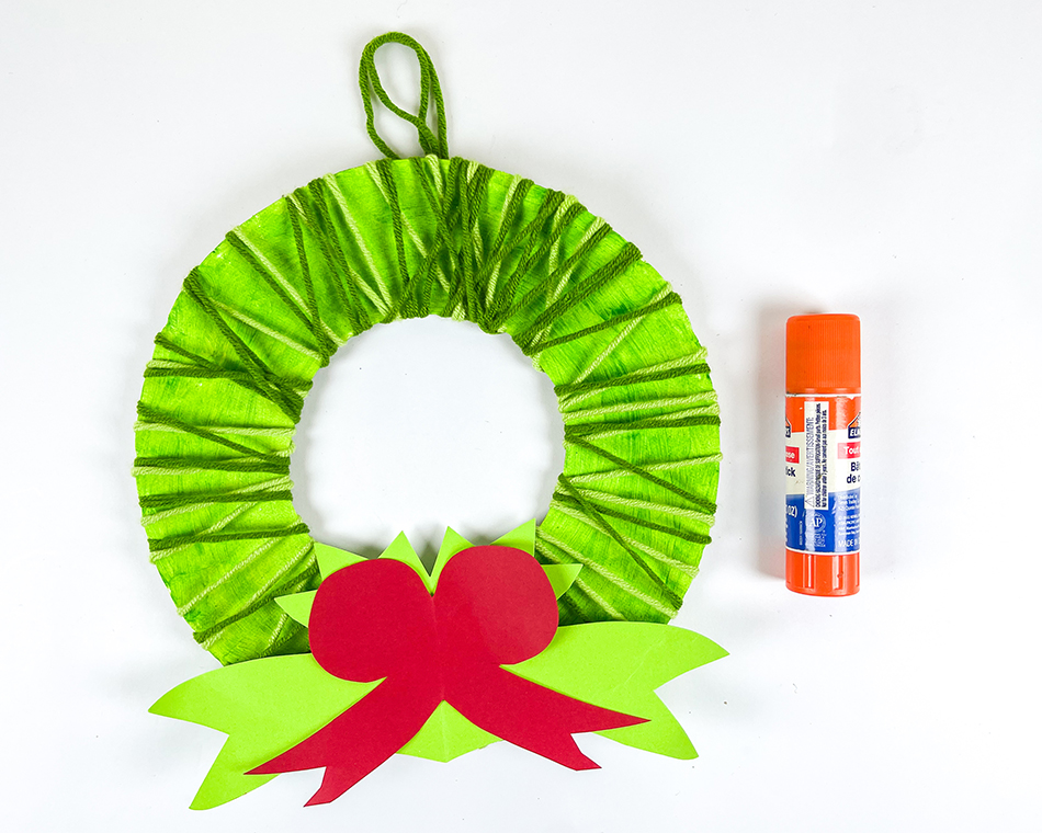 Paper Plate Wreath Step 8