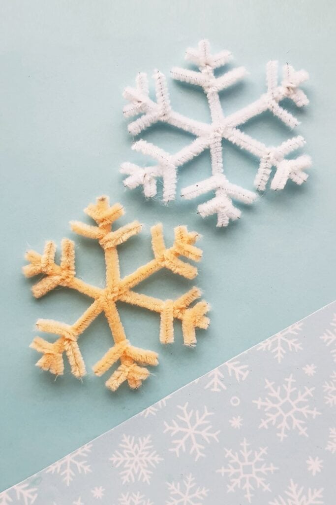 Pipe Cleaner Snowflakes by Mommy Made That